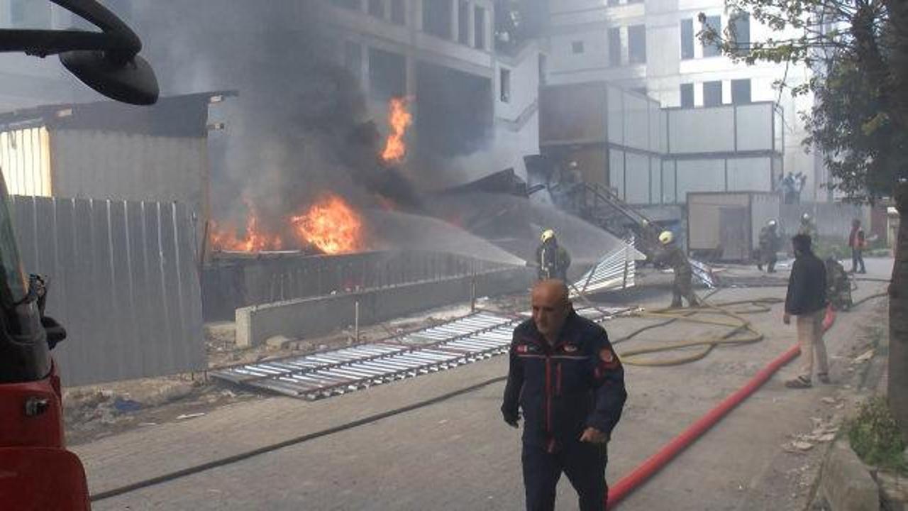 G&uuml;ng&ouml;ren'de korku dolu anlar: İş&ccedil;i konteynerleri yandı!