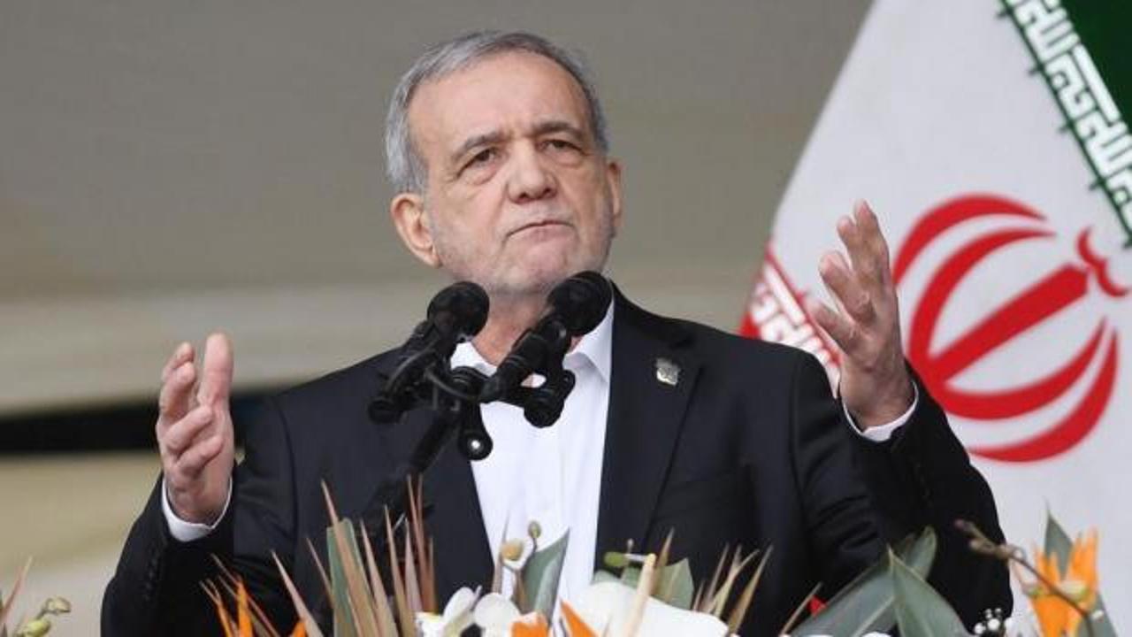  İran medyası: Pezeşkiyan, Arak&ccedil;i'yi g&ouml;revden almayı d&uuml;ş&uuml;n&uuml;yor