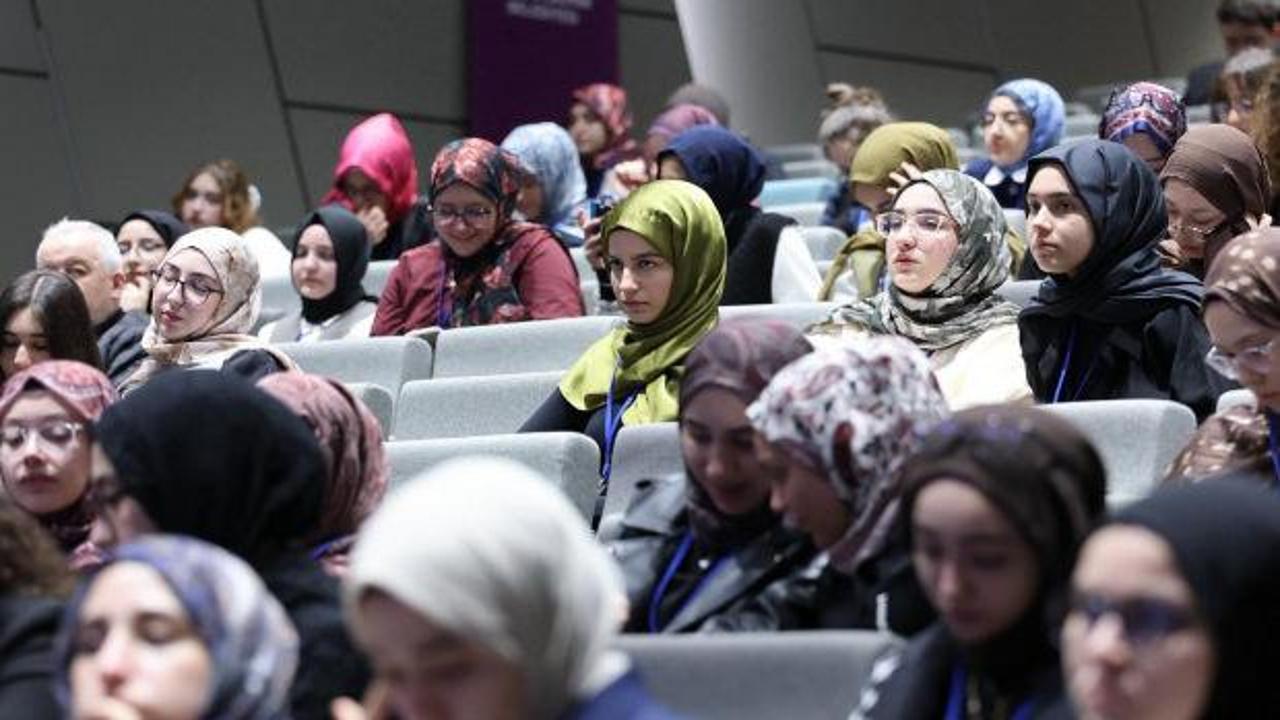 İstanbul'da gen&ccedil;ler k&uuml;resel s&ouml;m&uuml;rgeciliği ve emperyalizmi masaya yatırdı
