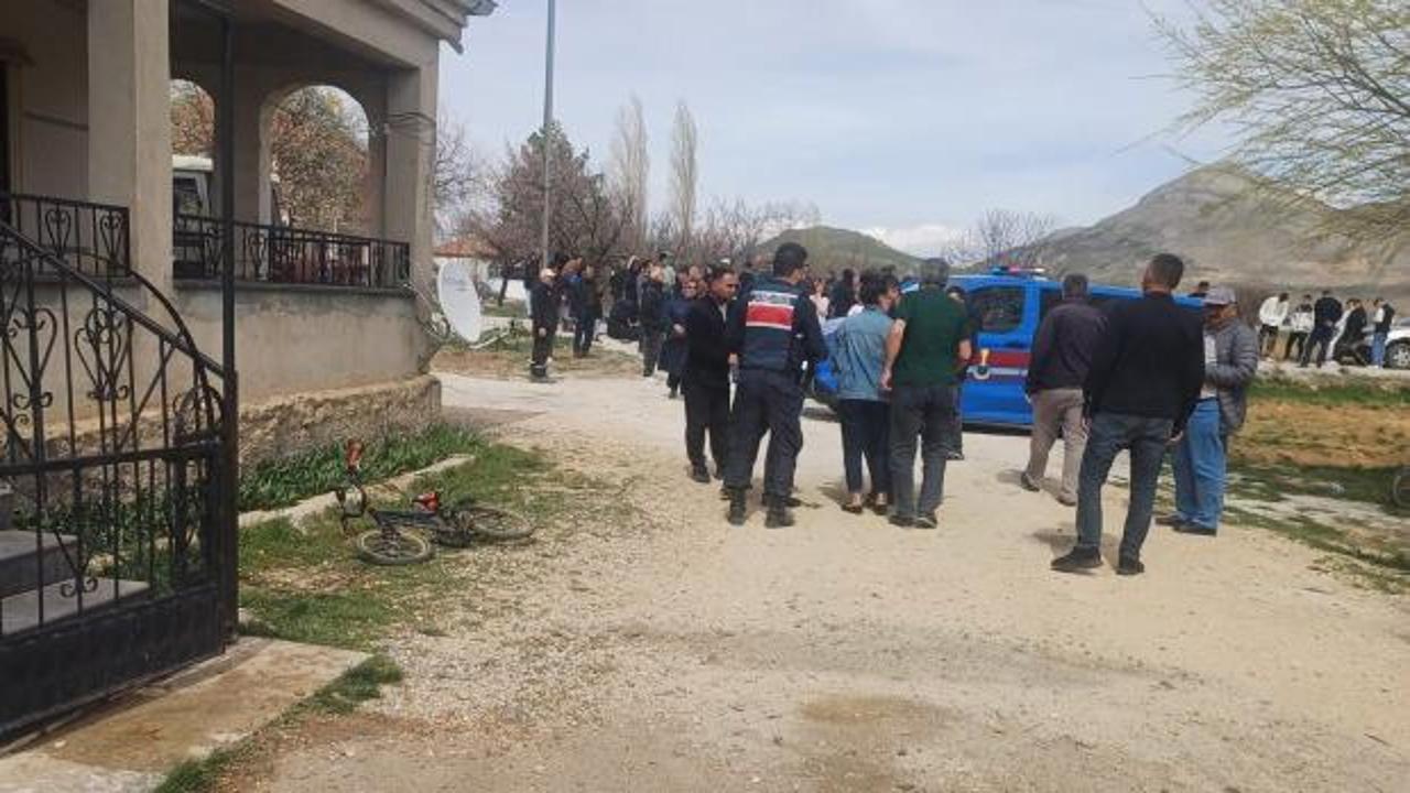 Kayseri'de &ouml;nce karısına sonra kendi canına kıydı 