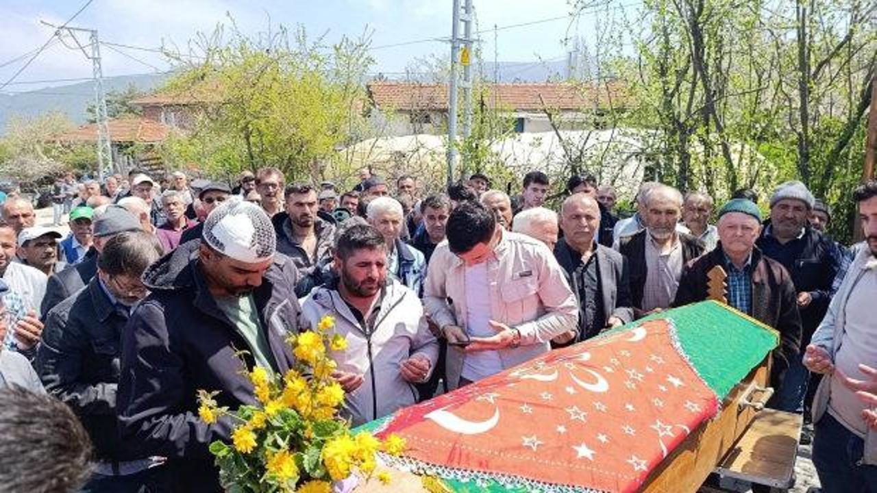 Doğuma giderken feci kaza! Karnındaki &ccedil;ocuğu ile toprağa verildi