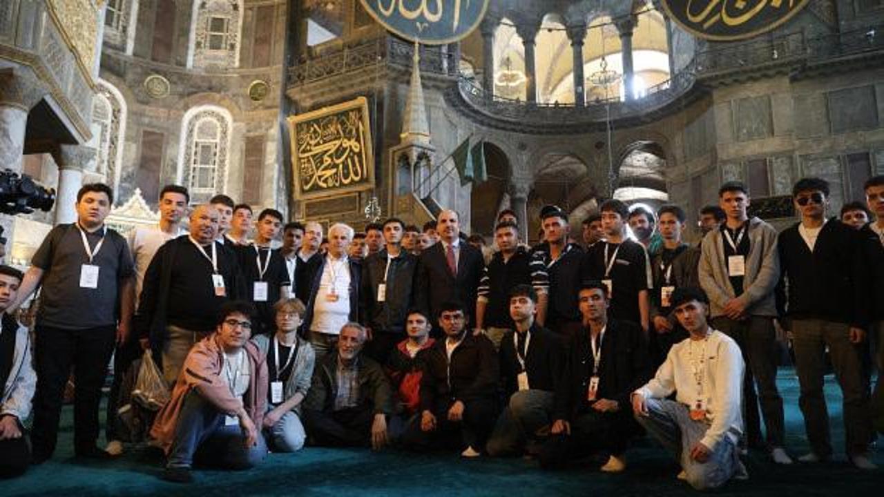 Başkan Altay &ldquo;Gen&ccedil; Seyyah&rdquo; projesi ile İstanbul gezisine katılan &ouml;ğrencilerle buluştu