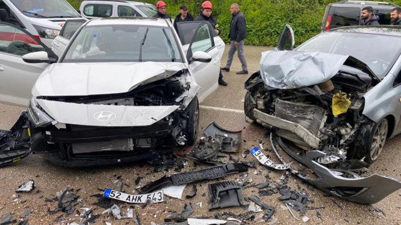 Ordu'da otomobiller &ccedil;arpıştı: 3 yaralı