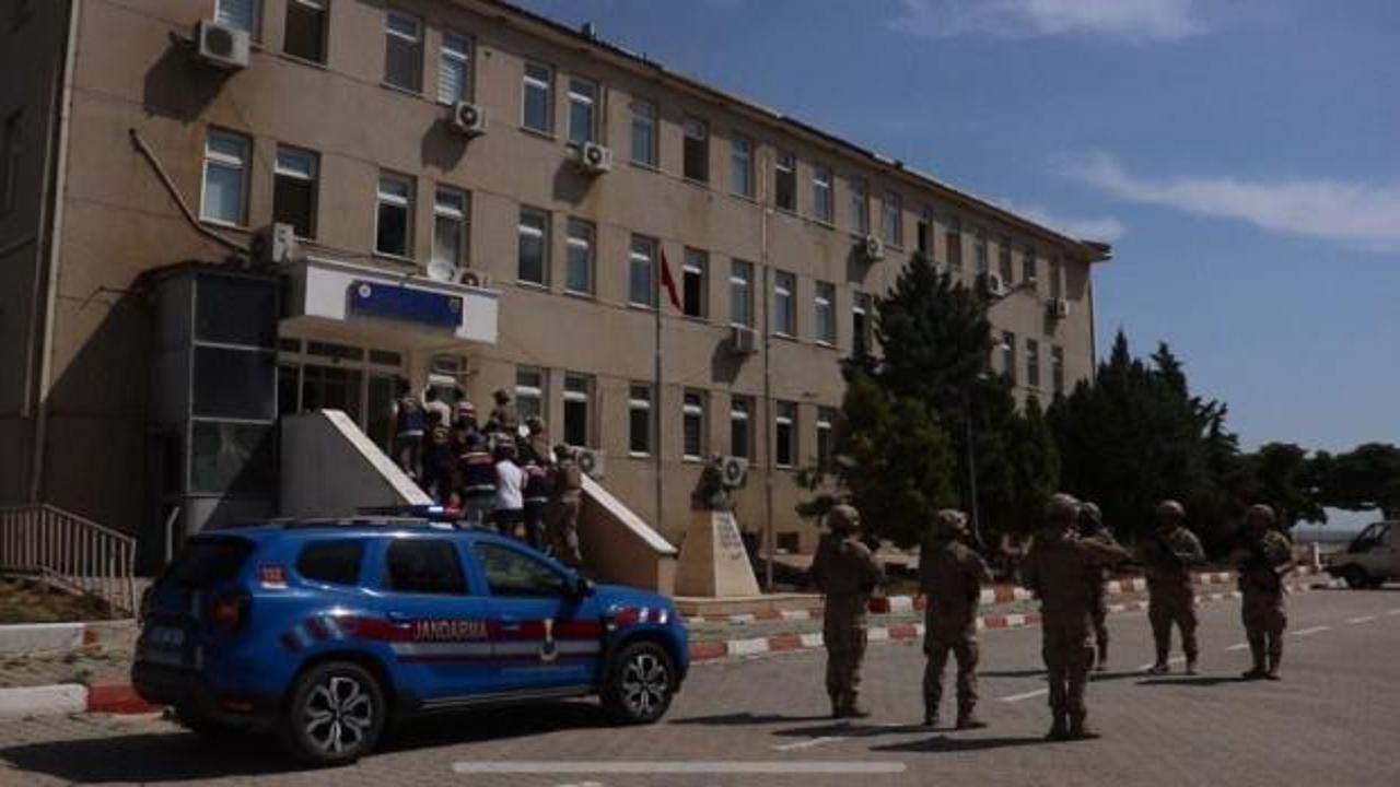 Şanlıurfa'da g&ouml;&ccedil;men ka&ccedil;ak&ccedil;ılığı operasyonu: 18 tutuklama