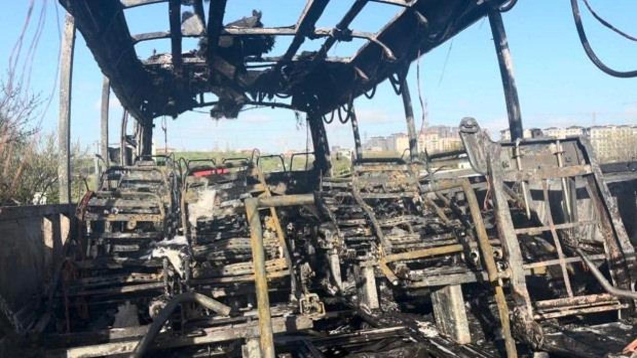 Seyir halindeyken yanan midib&uuml;s demir yığınına d&ouml;nd&uuml;