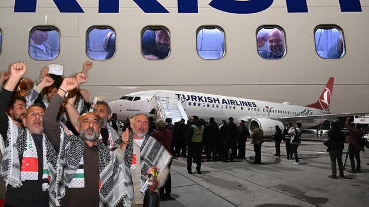 Sumud Filosu aktivistlerini taşıyan uçak İstanbul Havalimanı'na indi