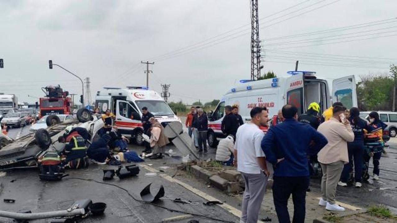 Takla atan otomobil ters d&ouml;nd&uuml;: 2'si &ccedil;ocuk 5 yaralı