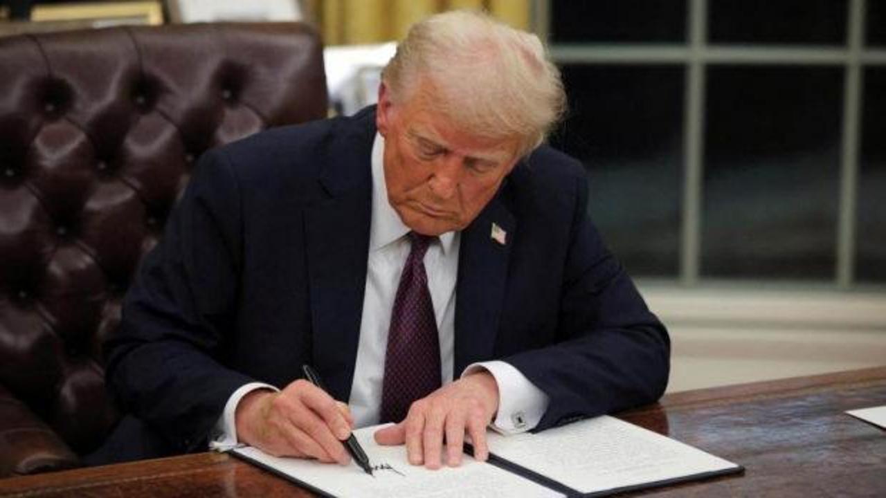 Trump'tan K&uuml;ba kararı! İmzayı attı
