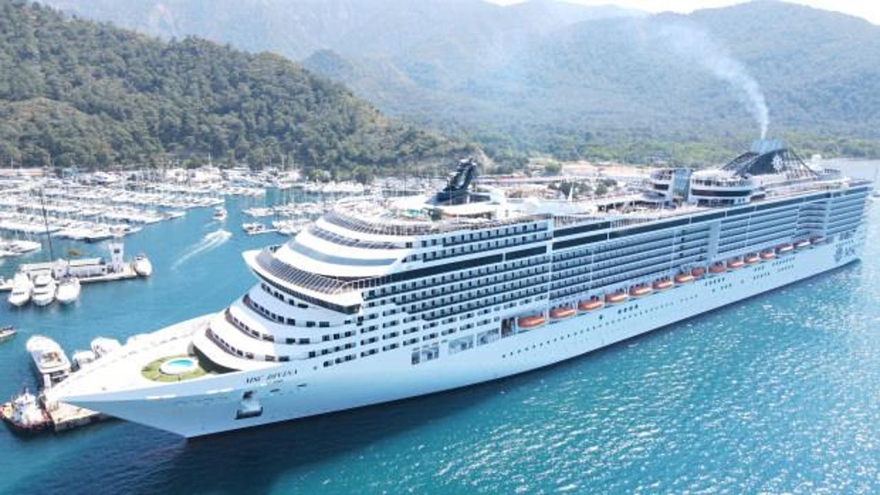 Ege limanlarında turist yoğunluğu: 8 bini aynı anda karaya &ccedil;ıktı!