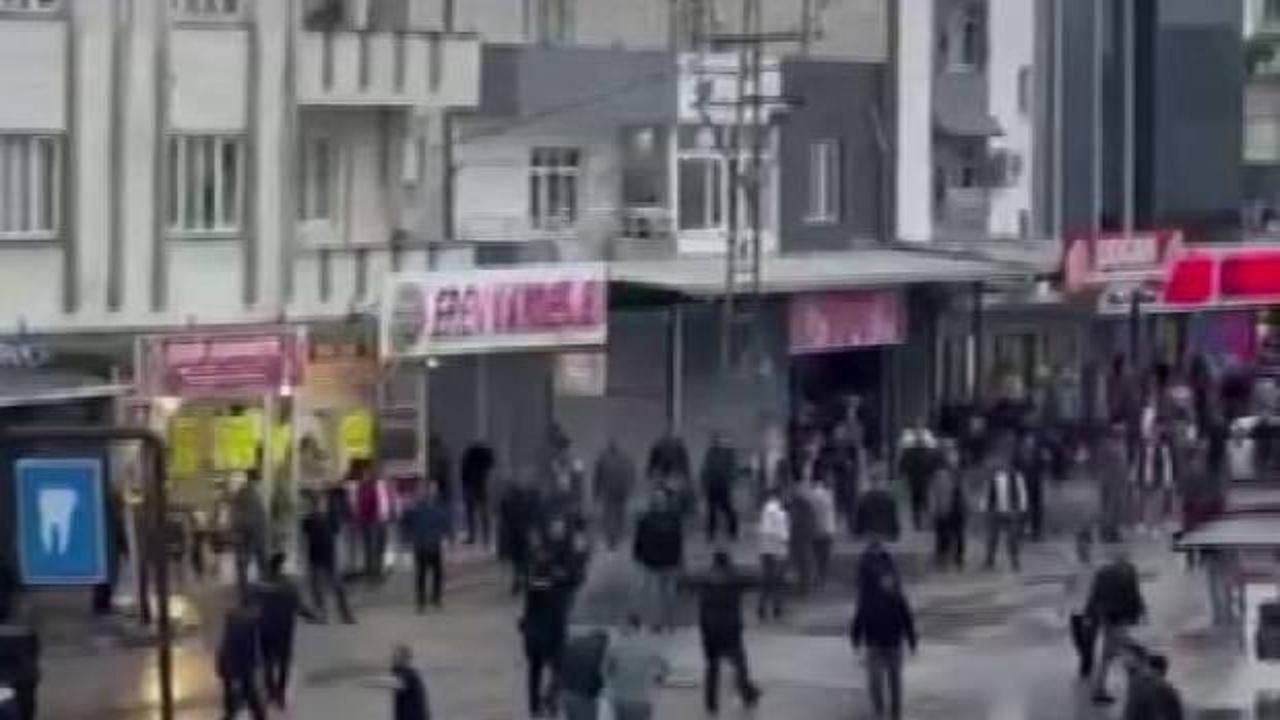 Adana'da sokak ortasında kavga: Polis havaya ateş a&ccedil;tı