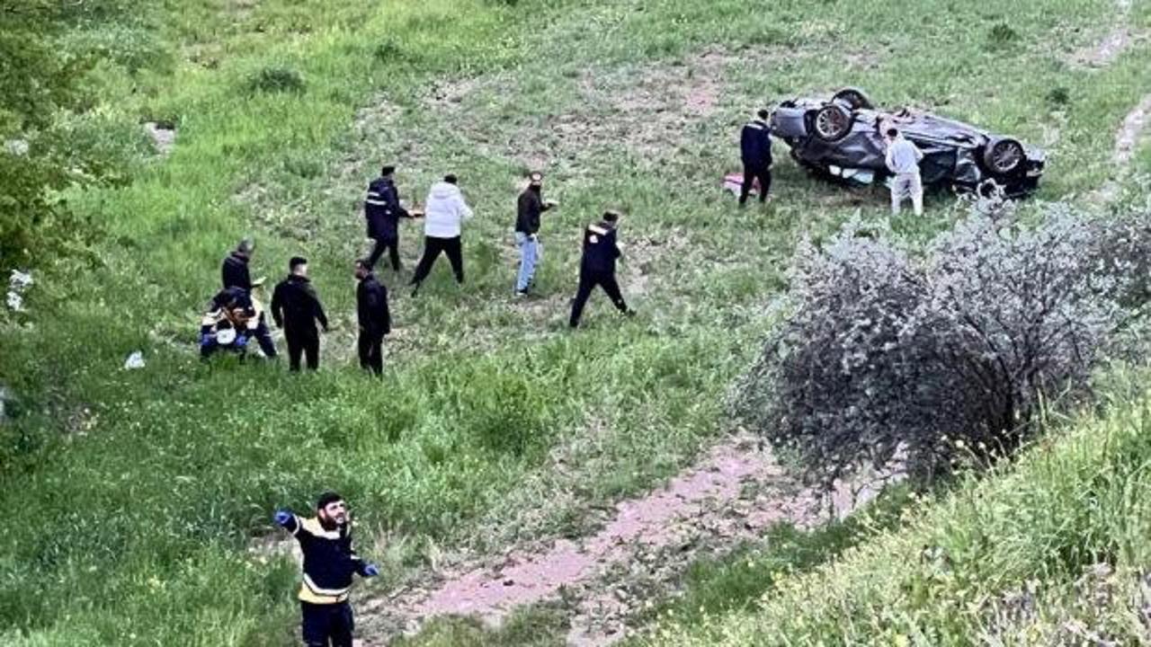 Adıyaman&rsquo;da otomobil tarlaya u&ccedil;tu: 4 yaralı