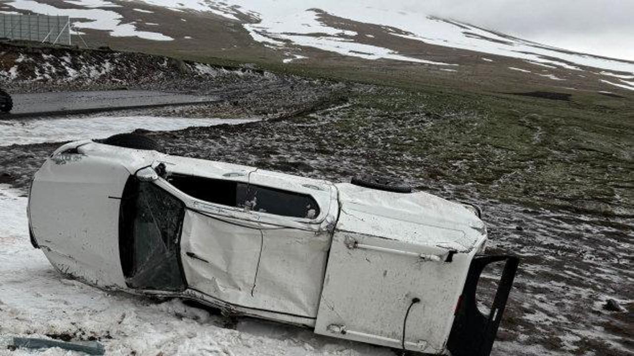 Ardahan'da askeri ara&ccedil; devrildi: Yaralı subaylar var
