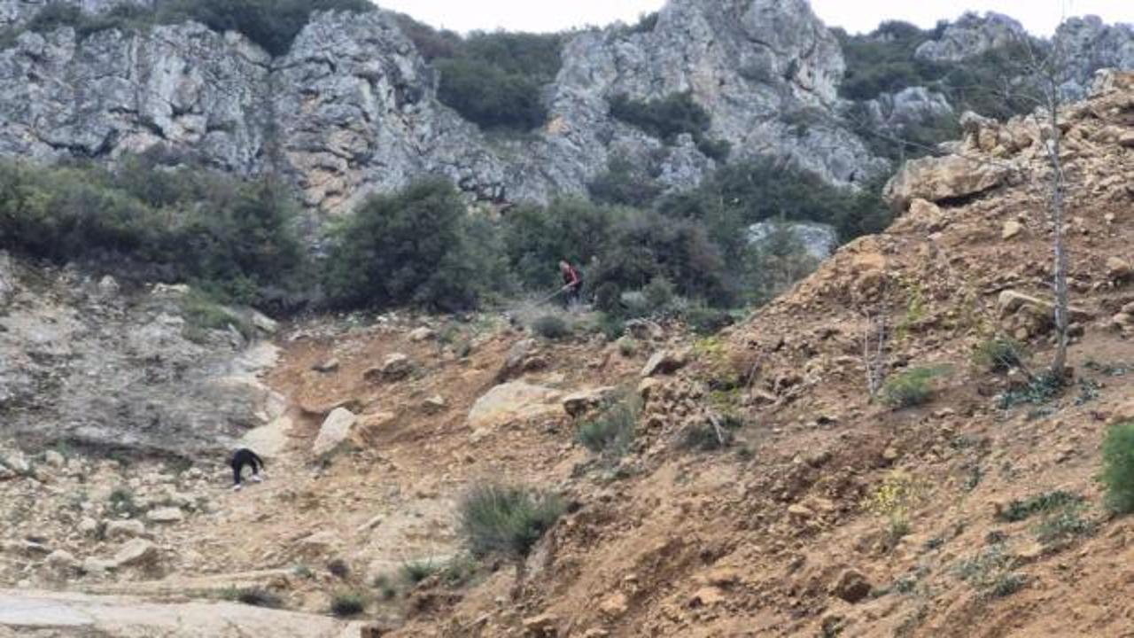 Dağlık alanda mahsur kalan 2 &ccedil;ocuk kurtarıldı