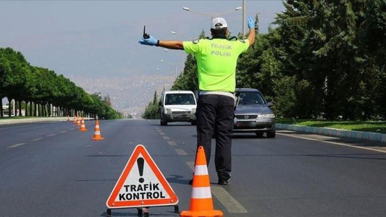 'Dur' ihtarına uymayan alkoll&uuml; s&uuml;r&uuml;c&uuml;ye 390 bin lira ceza kesildi