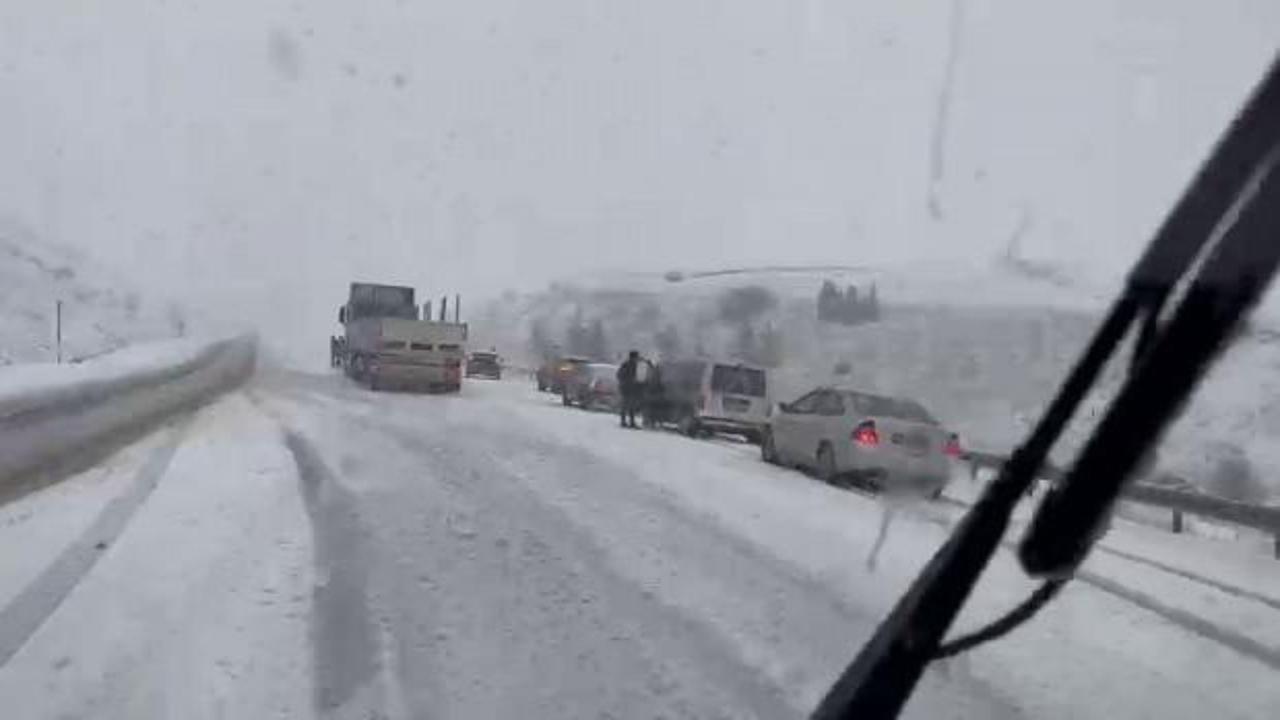 Erzurum&rsquo;da kar s&uuml;rprizi: Mayıs ayında lapa lapa yağdı