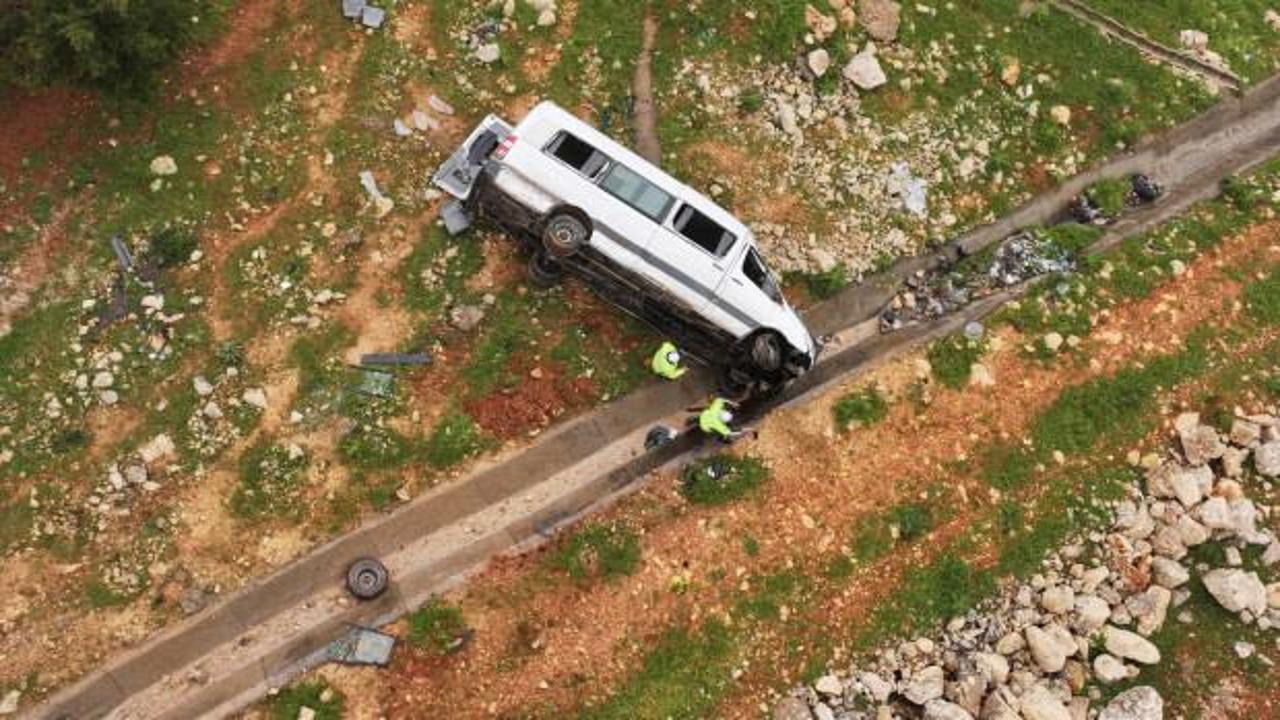 Son Dakika: Gaziantep'te iş&ccedil;i servisi devrildi: 16 kişi yaralandı