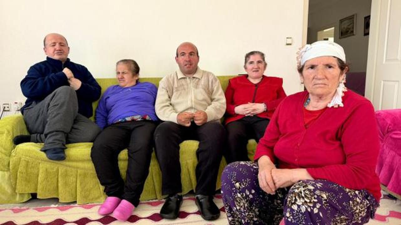 Hani anne, 50 yıldır engelli 4 &ccedil;ocuğuna bakıyor
