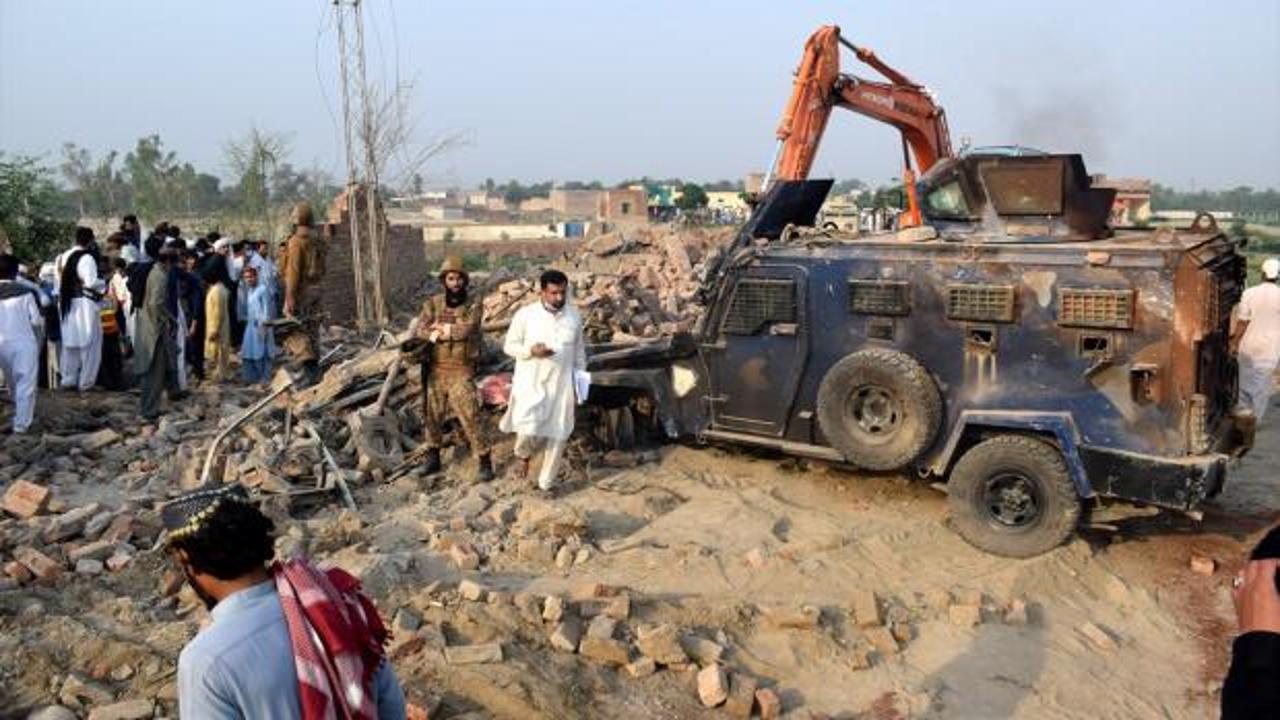 Pakistan'da saldırı! 15 polis hayatını kaybetti
