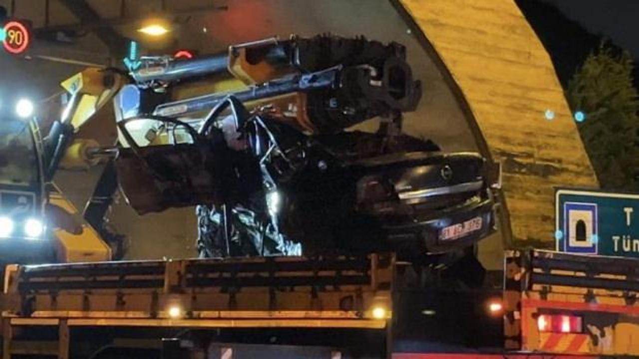 Kuzey Marmara'da otomobil t&uuml;nel girişine saplandı