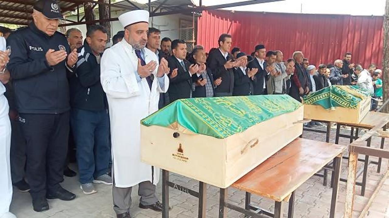 Mersin'de acı veda: Zehirlenerek &ouml;len 2 kardeş toprağa verildi