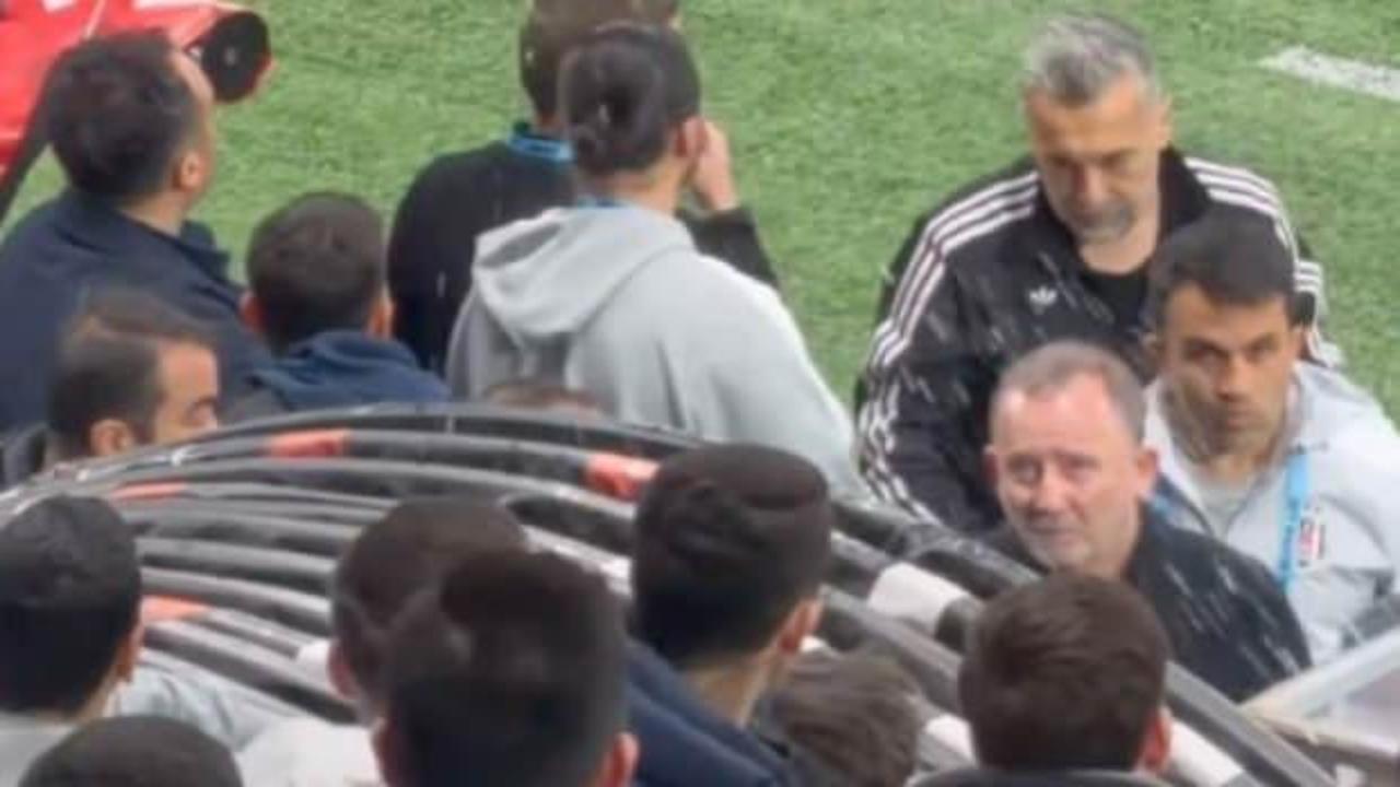 Son d&uuml;d&uuml;kle birlikte 'İstifa' sesleri! Taraftarlar Sergen Yal&ccedil;ın'a şişe fırlattı