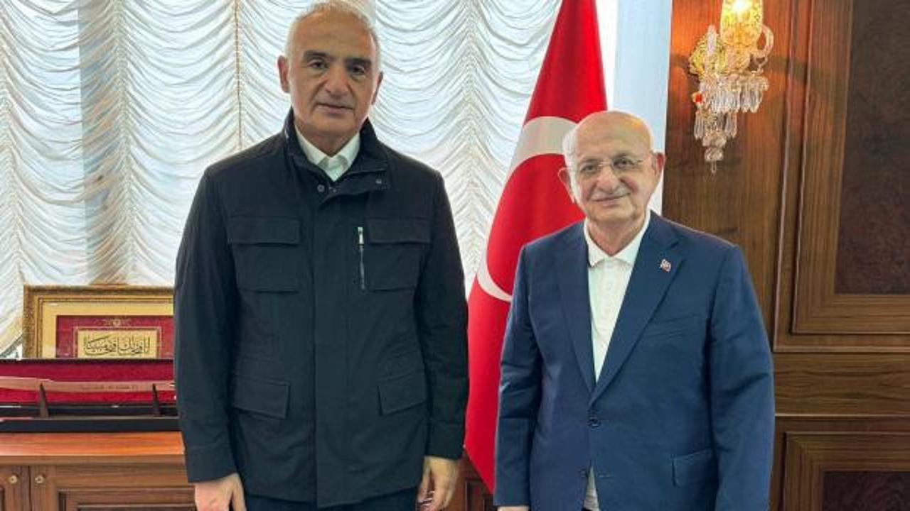 Bakan Ersoy'dan İsmail Kahraman&rsquo;a anlamlı ziyaret