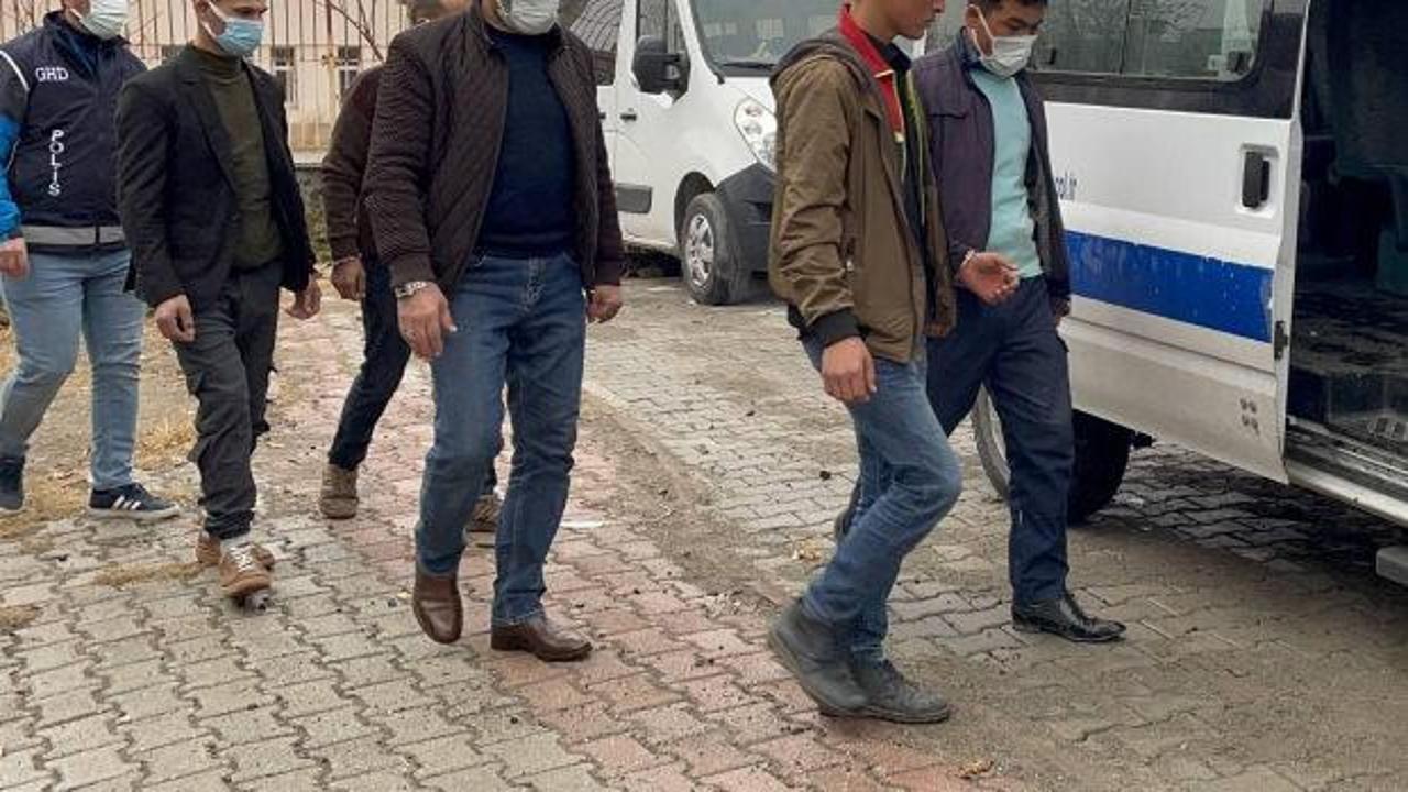 Bayburt'ta 5 d&uuml;zensiz g&ouml;&ccedil;men yakalandı