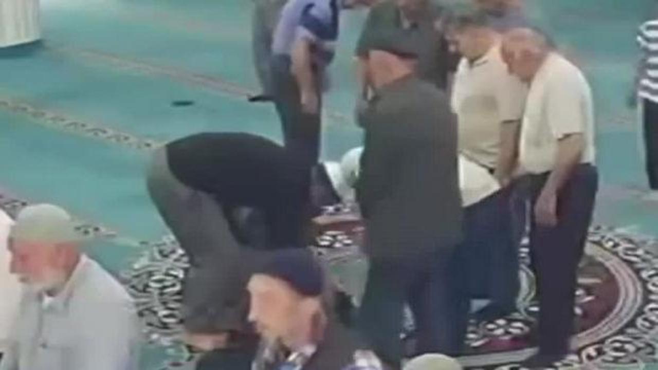 Adana'da Cami İmamı, Kalp Krizi Geçiren Yaşlı Adamı Hayata Döndürdü