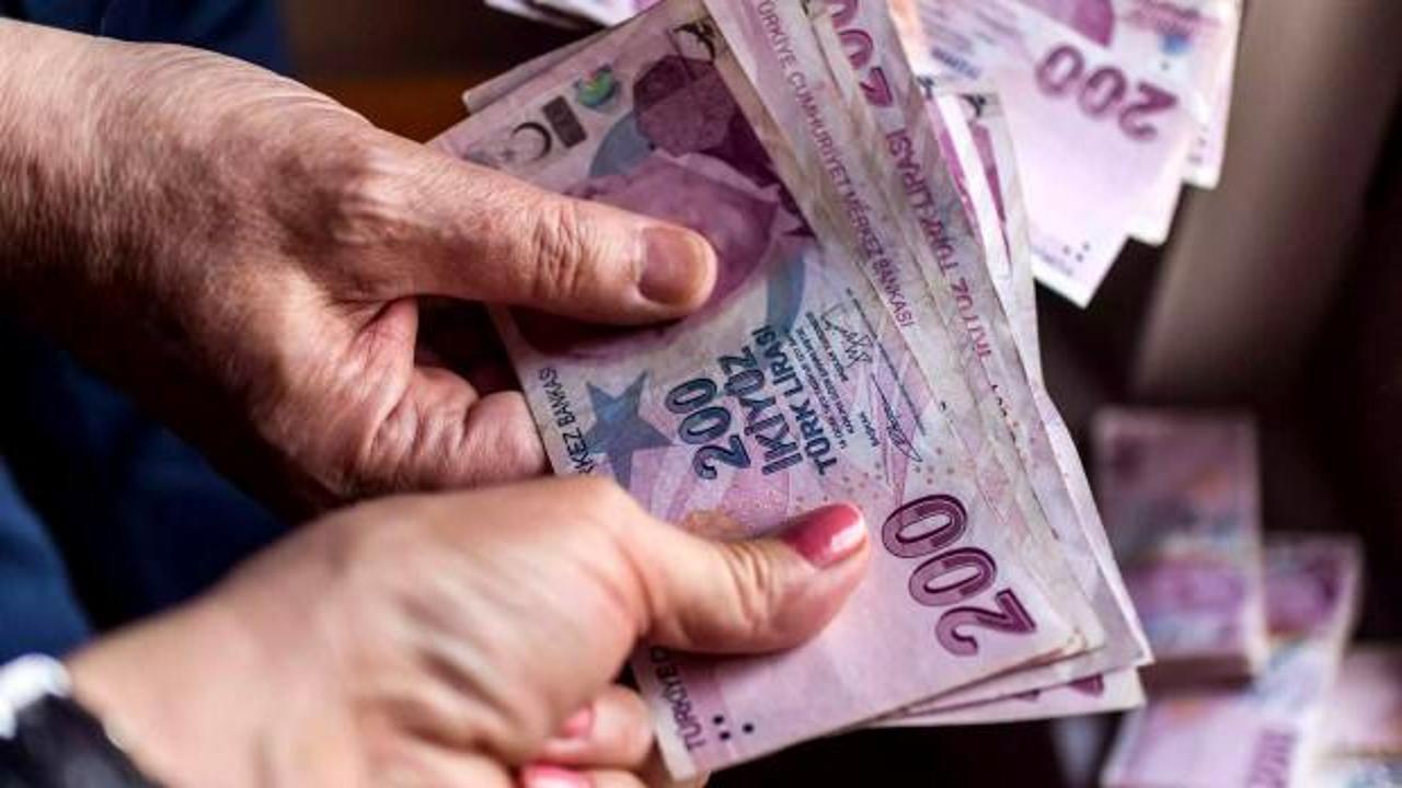 Emeklilerin ikramiye ve aylık &ouml;demeleri hesaplara aktarılıyor