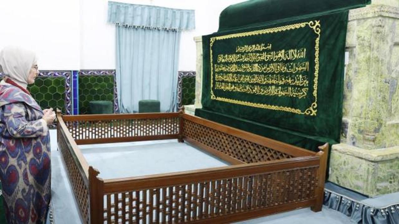 Emine Erdoğan, Hoca Ahmet Yesevi T&uuml;rbesi'ni ziyaret etti