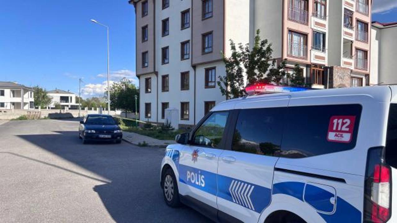 Erzincan&rsquo;da 4&rsquo;&uuml;nc&uuml; kattan d&uuml;şen &ccedil;ocuk ağır yaralandı