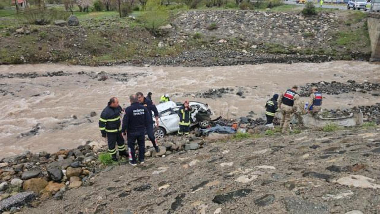 Erzincan'da korkun&ccedil; kaza: 2 &ouml;l&uuml;, 1 ağır yaralı!