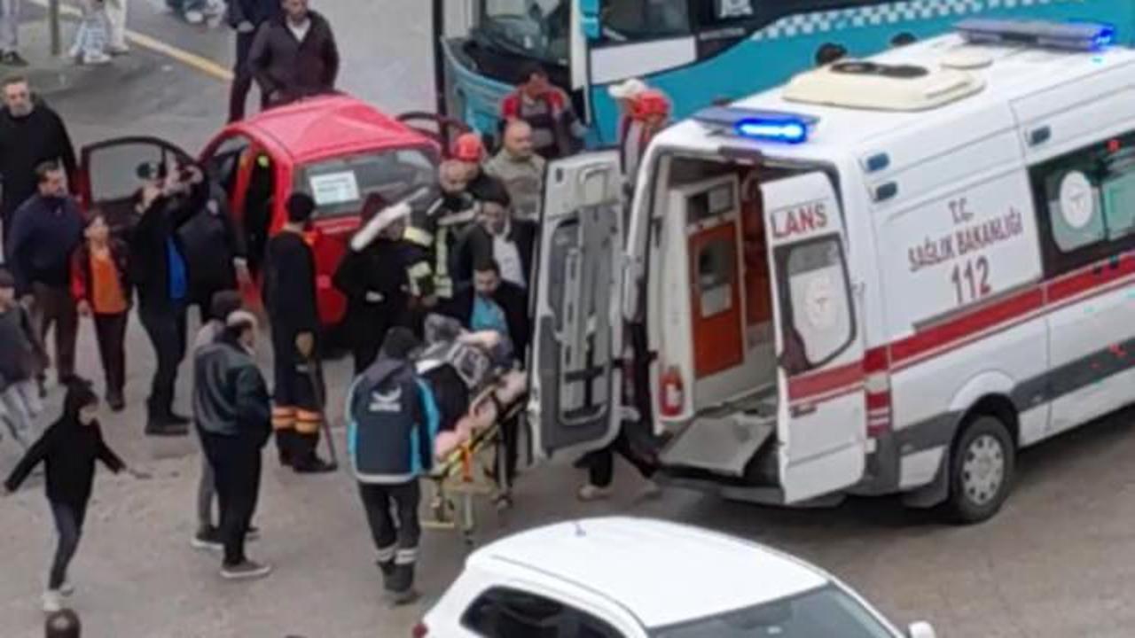 Erzurum&rsquo;da halk otob&uuml;s&uuml; ile otomobil &ccedil;arpıştı: Yaralılar var