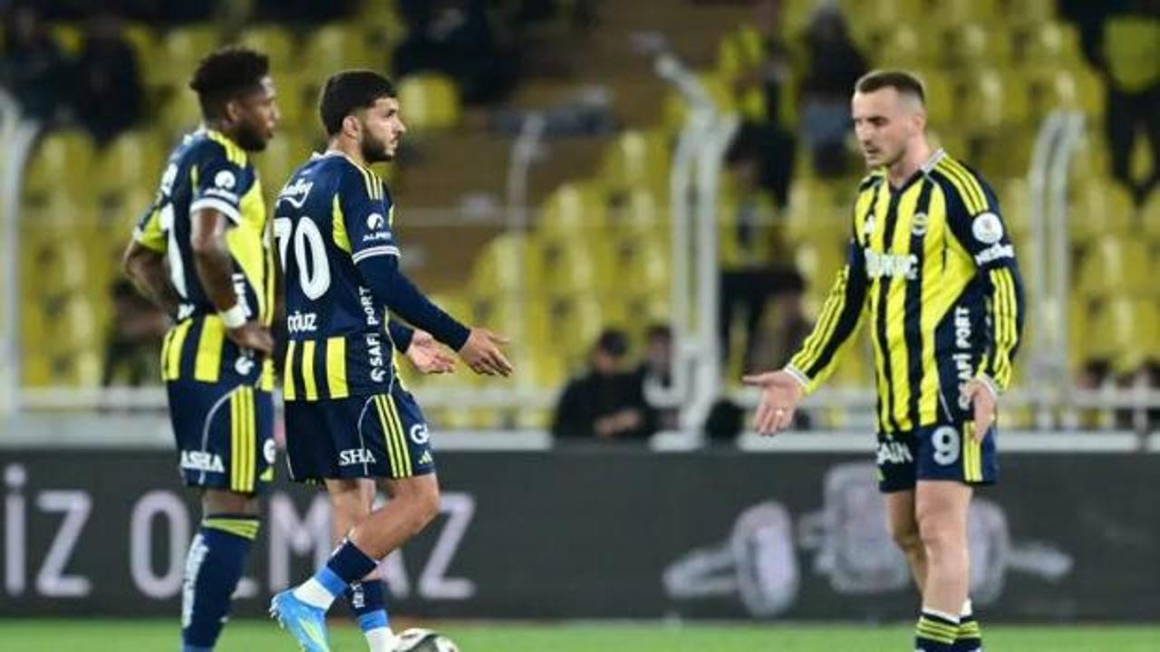 Fenerbah&ccedil;e taraftarlarından futbolculara tepki!