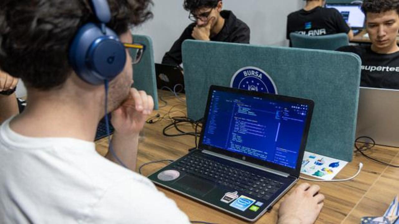Gen&ccedil; yazılımcılar teknoloji maratonunda buluştu