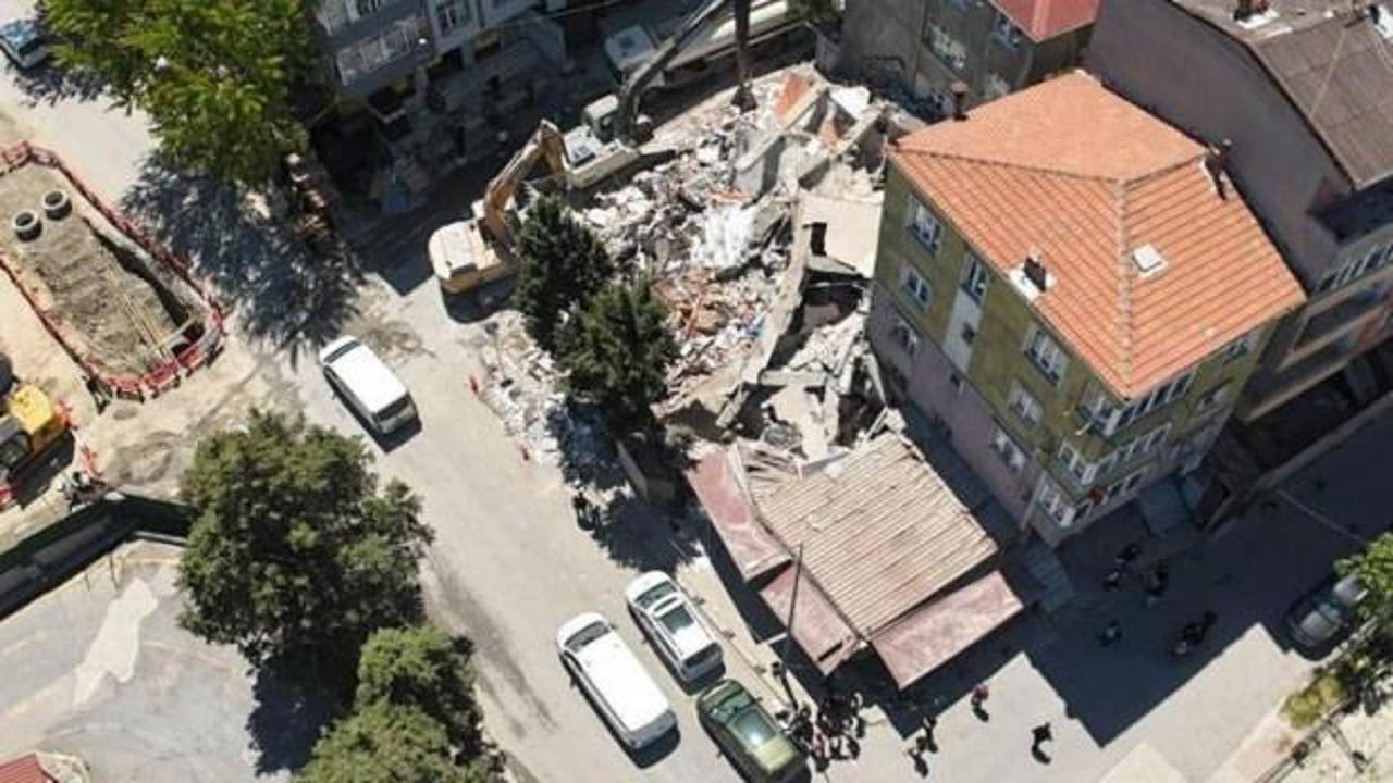 Halkalı&rsquo;da kentsel d&ouml;n&uuml;ş&uuml;m kapsamındaki 5 katlı bina &ccedil;&ouml;kt&uuml;
