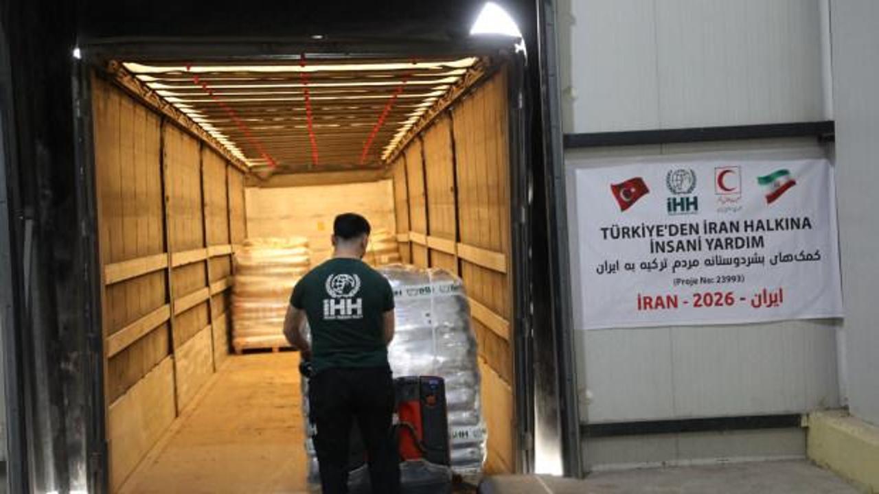 İHH&rsquo;dan İran&rsquo;a insani yardım: 7 tır uğurlandı