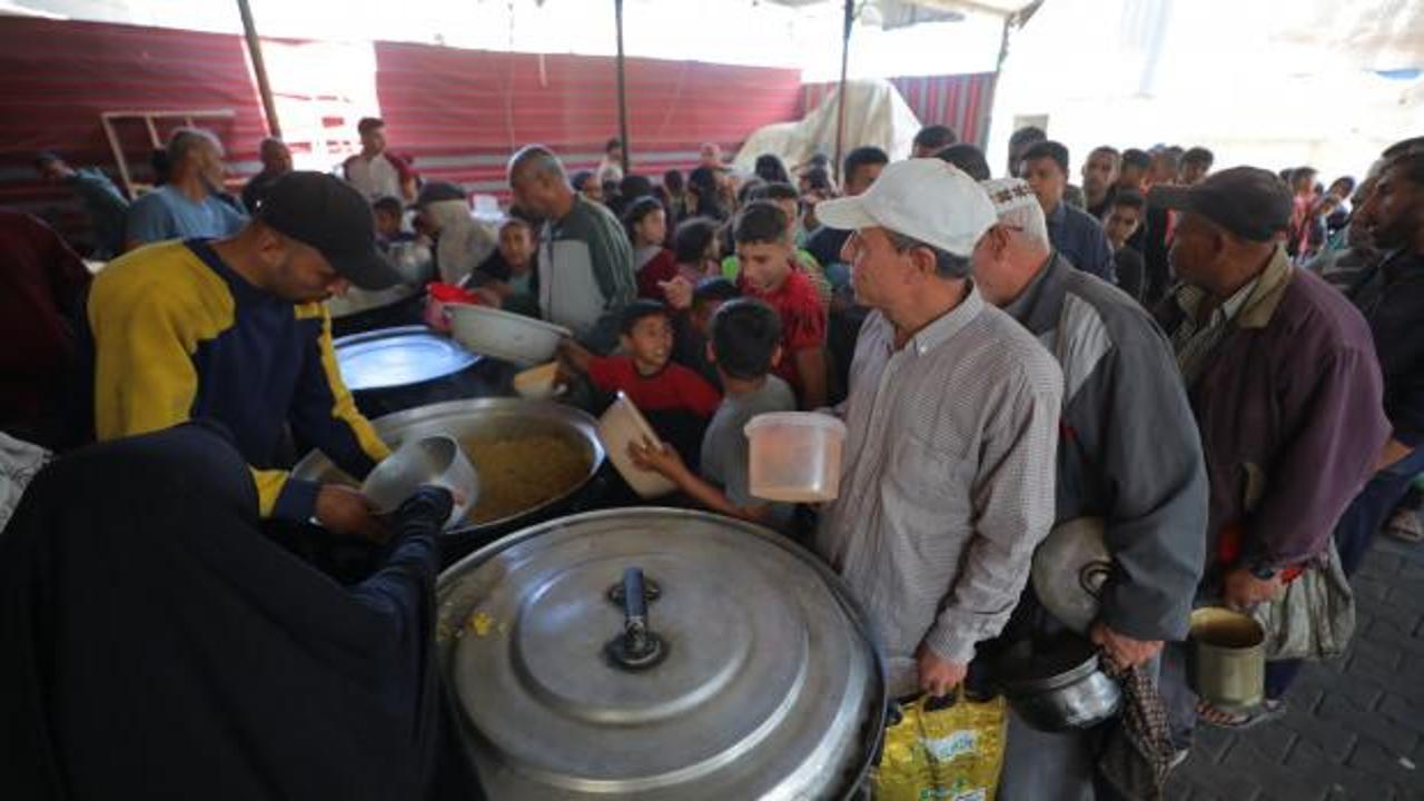 İsrail Gazze'de yemek dağıtım noktasını vurdu