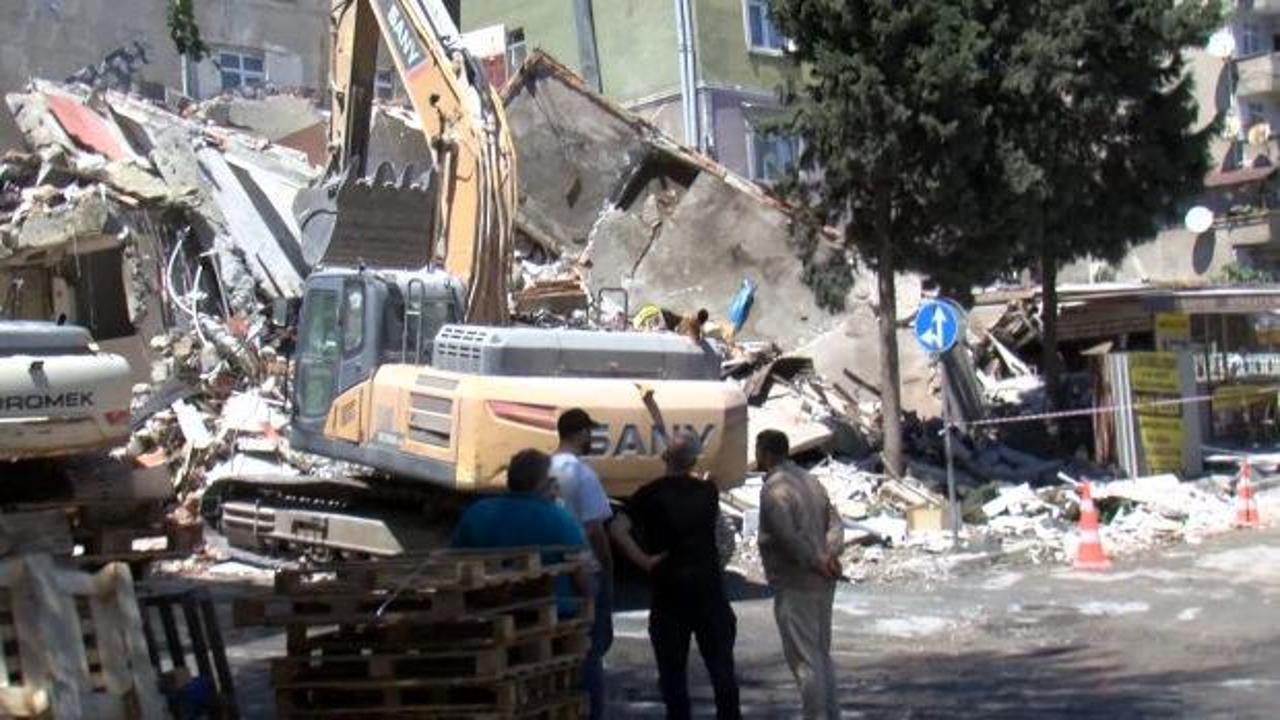 K&uuml;&ccedil;&uuml;k&ccedil;ekmece'de yıkımı yapılan bina &ccedil;&ouml;kt&uuml;: &Ccedil;ok sayıda ekip b&ouml;lgede!
