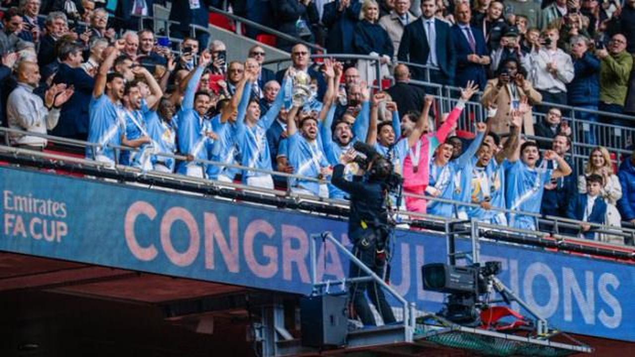 Kupa Manchester City'nin! Guardiola'dan 10 yılda 20 kupa