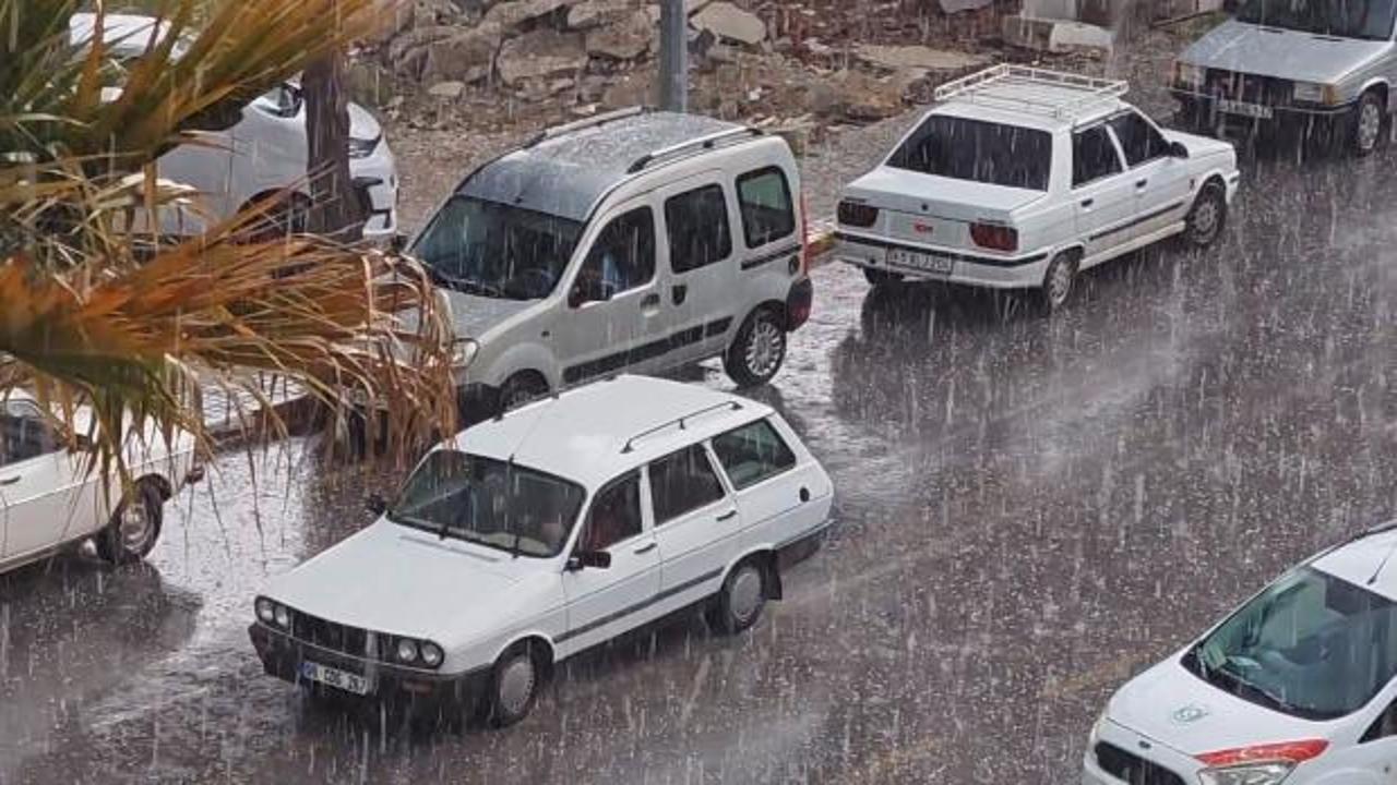 Manisa'yı dolu vurdu! Bir anda bastırdı, 20 dakika s&uuml;rd&uuml;