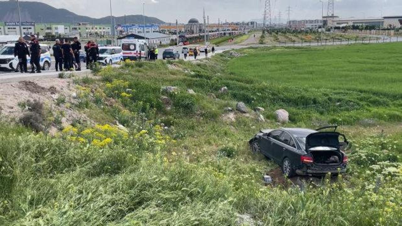 Polisin &lsquo;dur&rsquo; ihtarına uymadı! Otomobili şarampole yuvarlandı