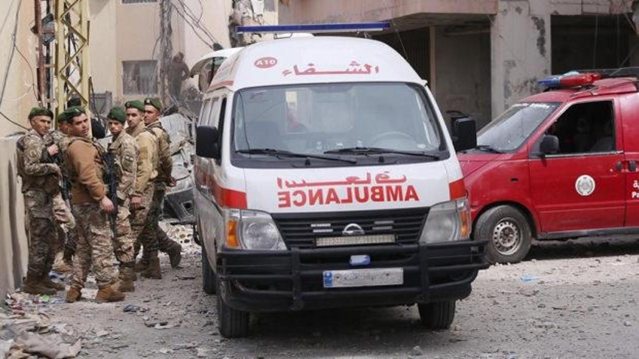 Savaşı ahlaksızca s&uuml;rd&uuml;rmeye devam ediyor! İsrail bu kez ambulansı hedef aldı