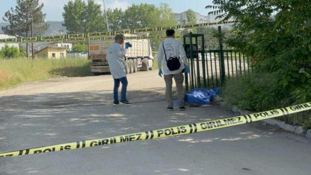 Yangından kurtulmuştu, sokakta &ouml;l&uuml; bulundu