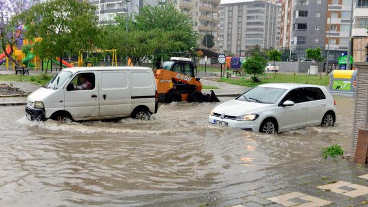Adana&rsquo;da sağanak nedeniyle yollar g&ouml;le d&ouml;nd&uuml;