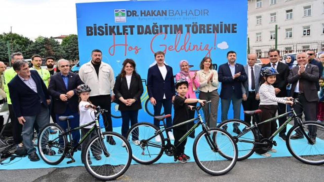 Bah&ccedil;elievler&rsquo;de 4 bin 100 &ccedil;ocuğa bisiklet hediye edildi 