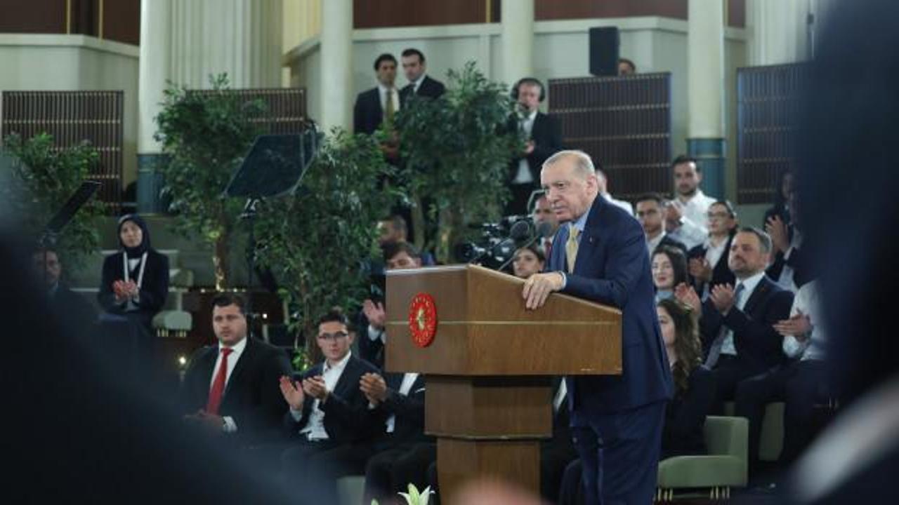 Cumhurbaşkanı Erdoğan gençlerle buluştu: Gençlerimizle omuz omuza yürümeyi sürdüreceğiz