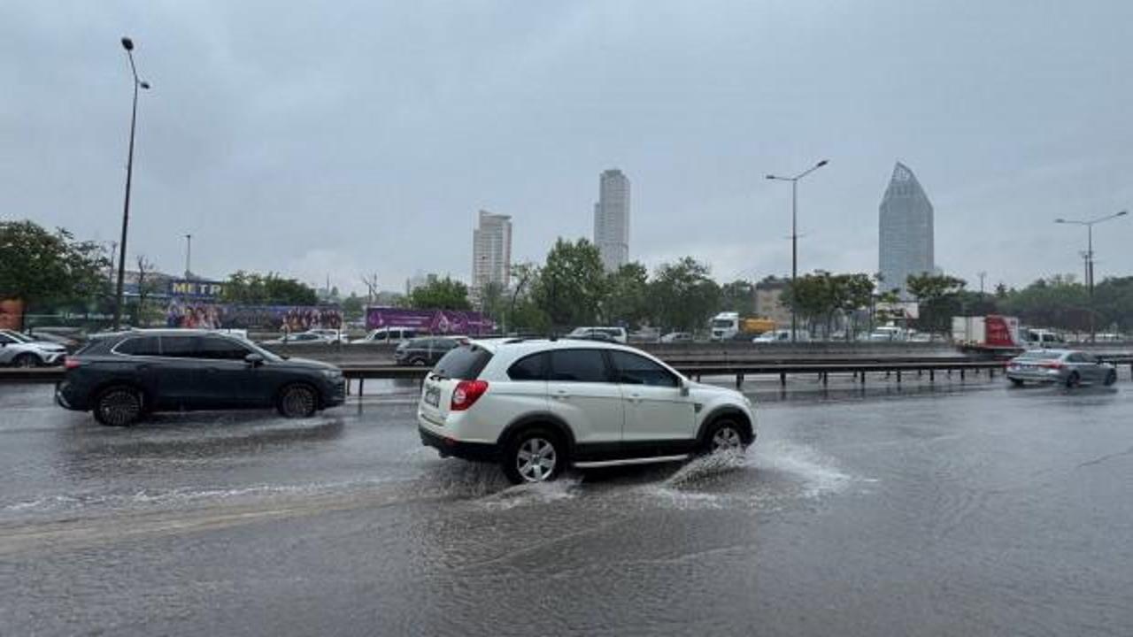 İstanbul'un bazı b&ouml;lgelerinde sağanak etkili oldu