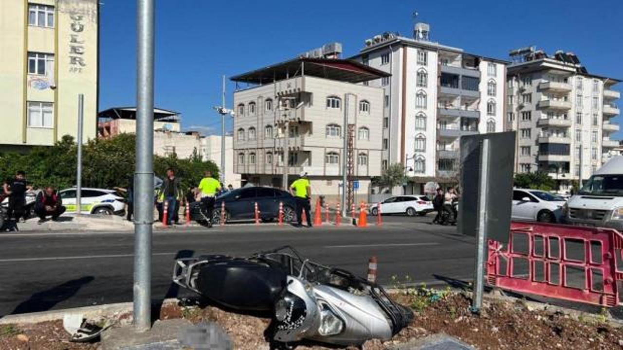 Kamyonet ile motosiklet &ccedil;arpıştı: 3 yaralı