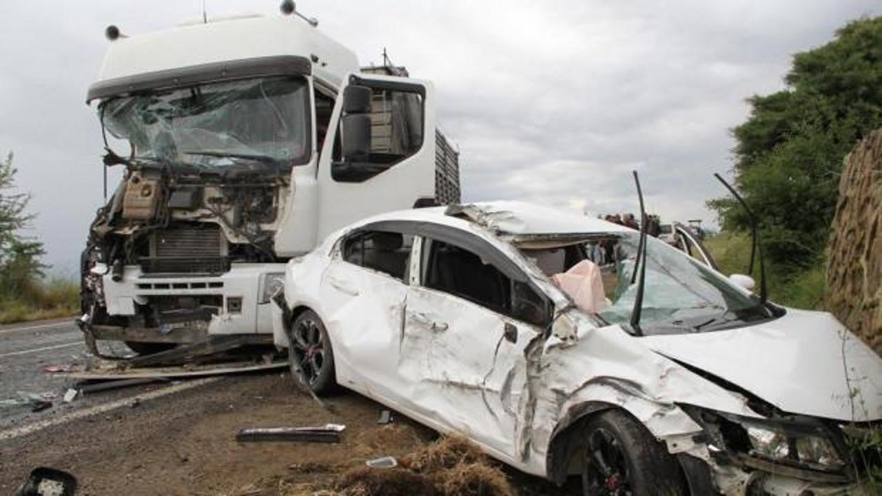 Kula'da zincirleme trafik kazası: 8 yaralı, 1 g&ouml;zaltı